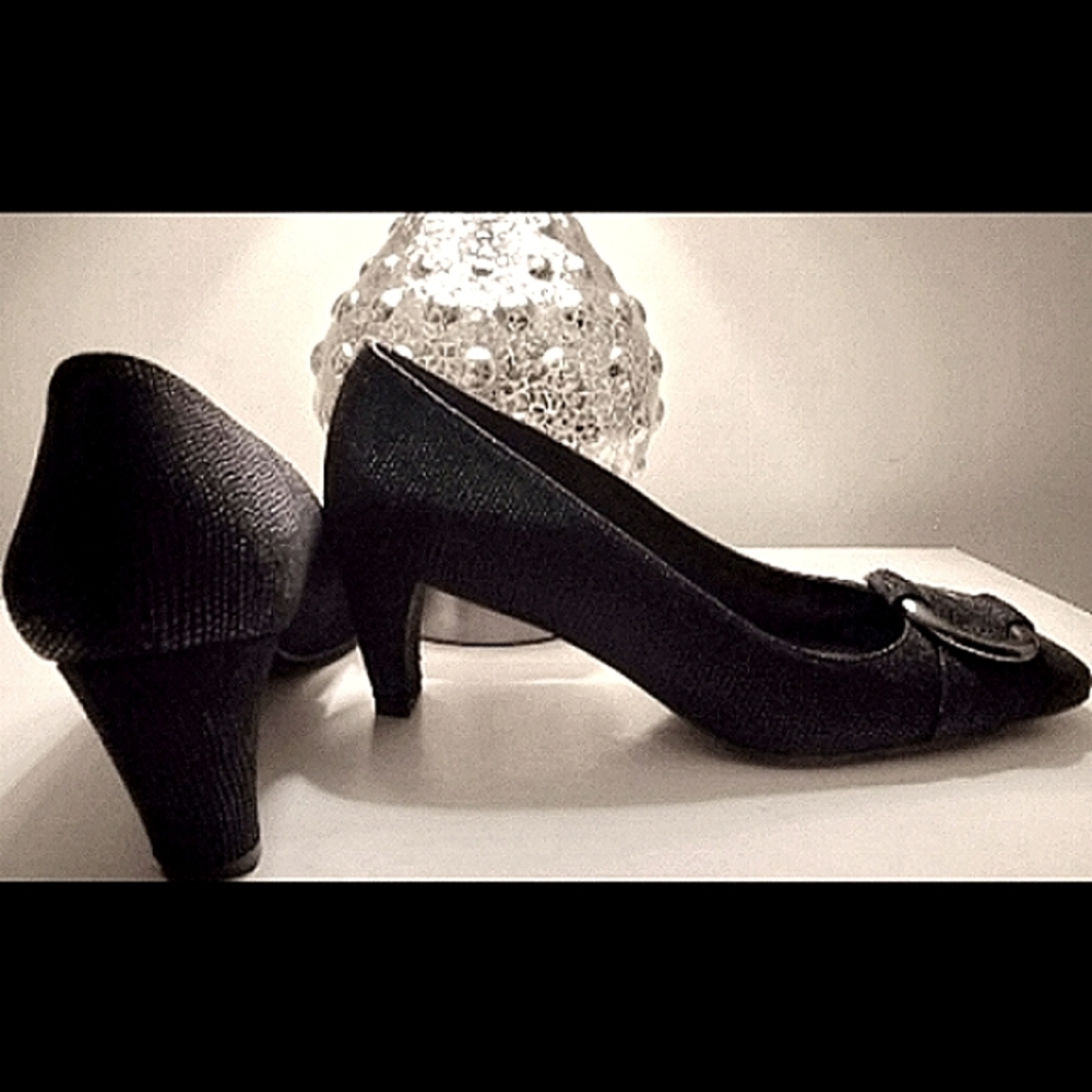 Stuart Weitzman Black Goose Bump Leather Heels - Picture 3 of 5